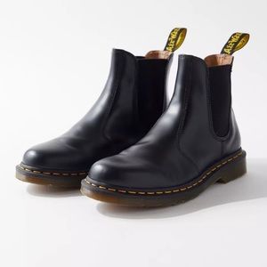 Dr. Martens 2976 Smooth Leather Chelsea Boot